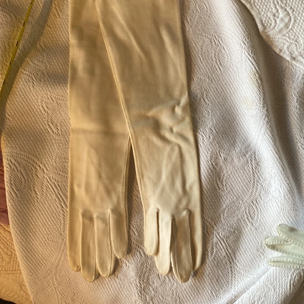 3 Pairs Vintage Bundle gloves size 6 approx